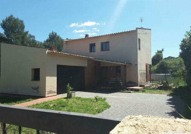 Avinguda Les Clotes 1, Sant Quirze del Vallés, Barcelona