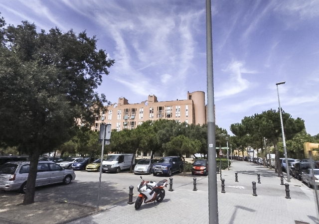 Vivienda situada en la PLANTA PRIMERA, PUERTA PRIMERA y que tiene su acceso por la escalera que le corresponden los números ciento sesenta-ciento sesenta y dos de la calle Nuestra Señora del Port, Barcelona, Barcelona