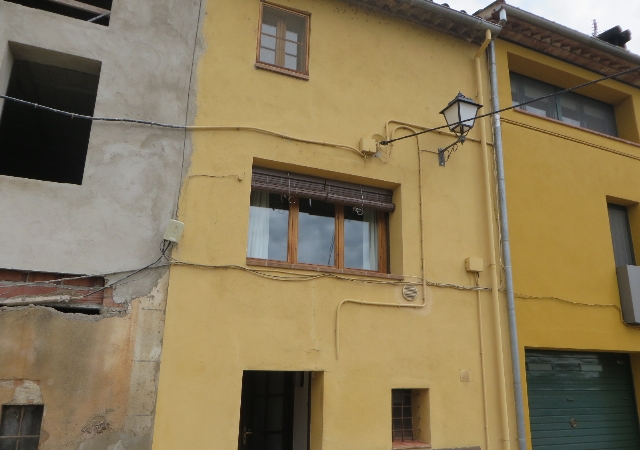 Carrer Petit ó de les Serps, número 4 del terme municipal de SANT JULIA DEL LLOR-BONMATI; de planta baixa, planta pis i planta segona., SANT JULIA DEL LLOR-BONMATI, Girona