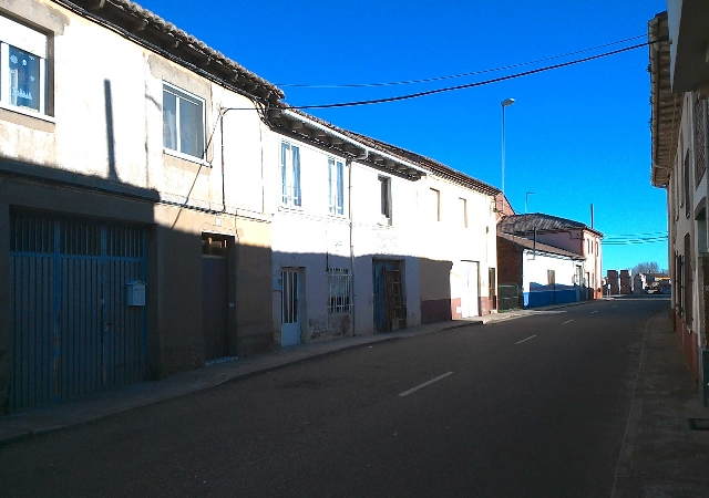 C. Real. 10, Palanquinos, León