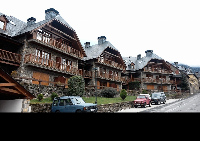 CL LA LACA 4, ES BORDES, Lleida