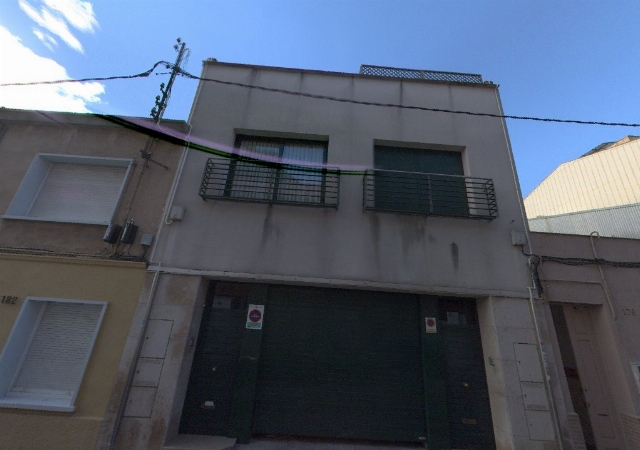 vivienda unifamiliar, tipo dúplex, en planta primera y planta bajo-cubierta, a la derecha , del edificio sito en Sabadell, calle Ausias March , número 178., Sabadell, Barcelona