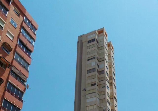 Número uno-22.- PLAZA DE APARCAMIENTO señalada con el número DIECINUEVE en la PLANTA DE SOTANO del Edificio denominado ¿HIPOCAMPO¿, situado en Benidorm, partida Fluixá, Avenida Alfonso Puchades, núm. 21, BENIDORM, Alicante/Alacant