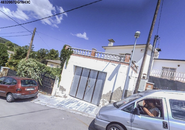 Plaça de l'Alzina núm. 4, Terrassa, Barcelona