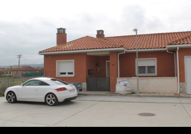 Calle Dulzainero Victorino Amo, donde está señalada con el número 14, TRASPINEDO, Valladolid